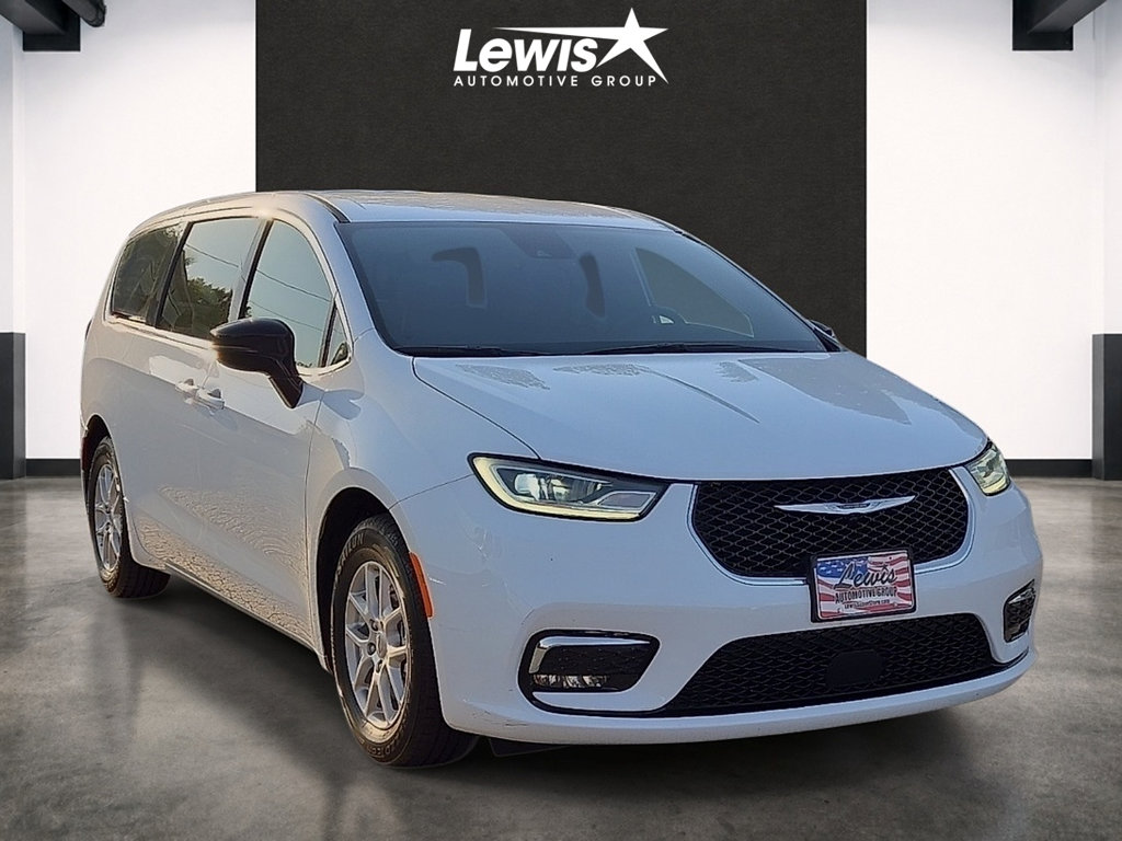 Used 2025 Chrysler Pacifica Select For Sale in Farmington, AR