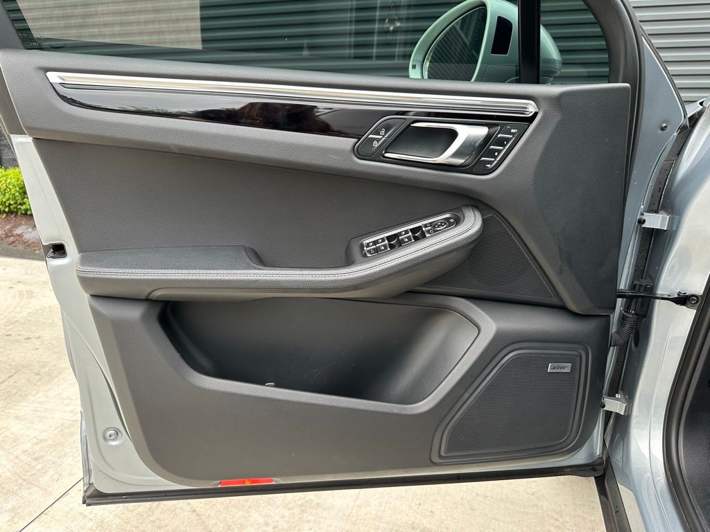 Thumbnail: 2022 Porsche Macan - 18