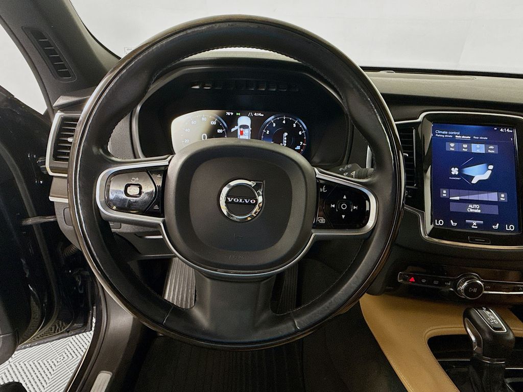 2017 Volvo XC90 T6 Momentum 11