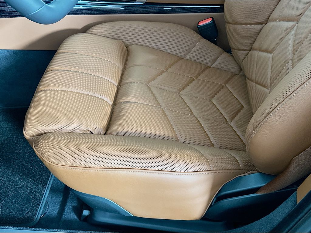 2025 BMW 7 Series 740i xDrive 21