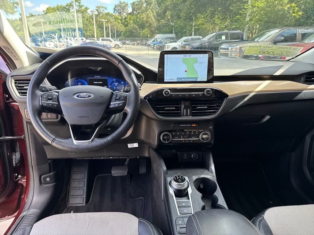 2021 Ford Escape Titanium Hybrid photo 4