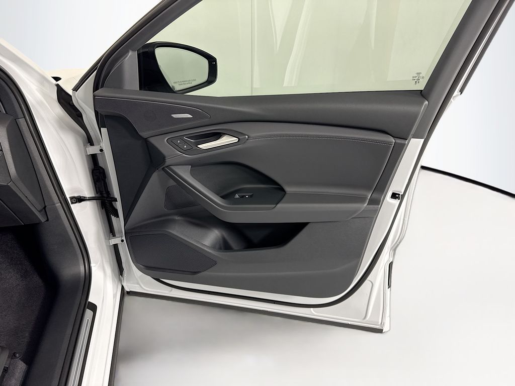 Thumbnail: 2027 Audi Q6 e-tron - 26