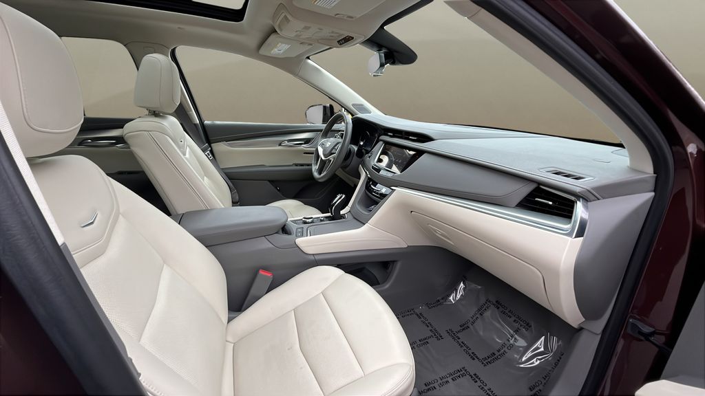 used 2023 Cadillac XT5 car, priced at $30,500