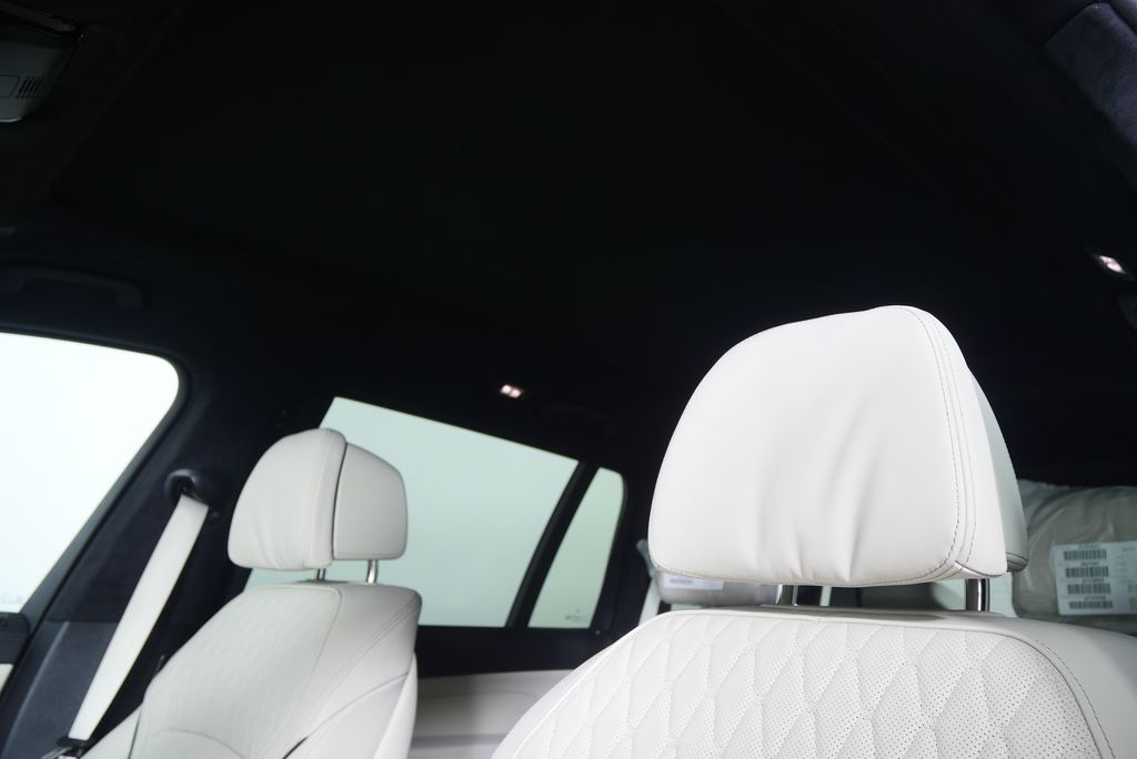 Thumbnail: 2026 BMW X7 - 12