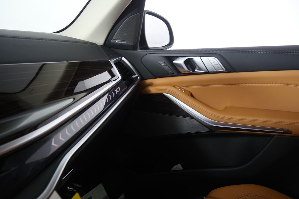 Thumbnail: 2026 BMW X7 - 26