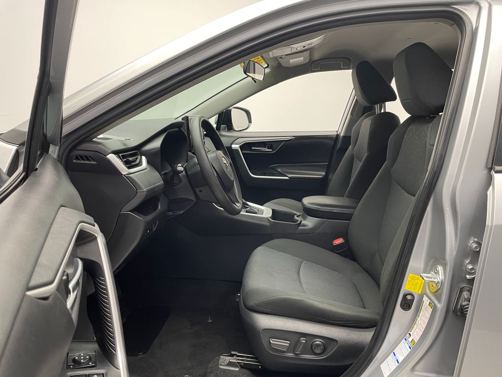2022 Toyota RAV4 XLE 12