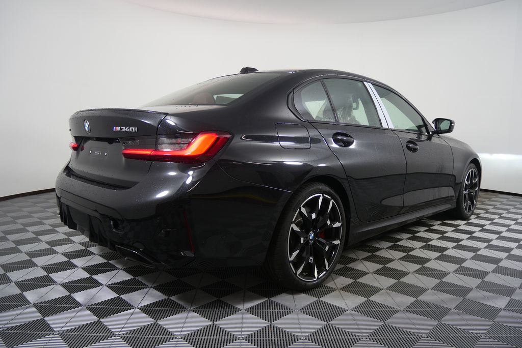 Thumbnail: 2026 BMW 3 Series - 3