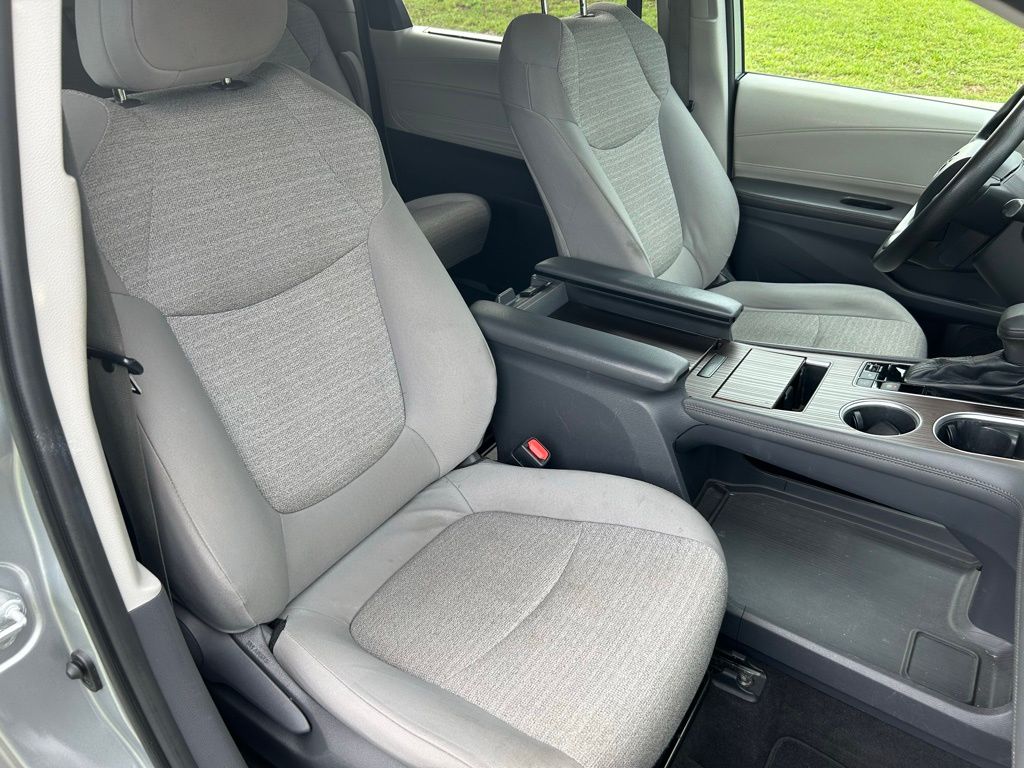 Thumbnail: 2021 Toyota Sienna - 15