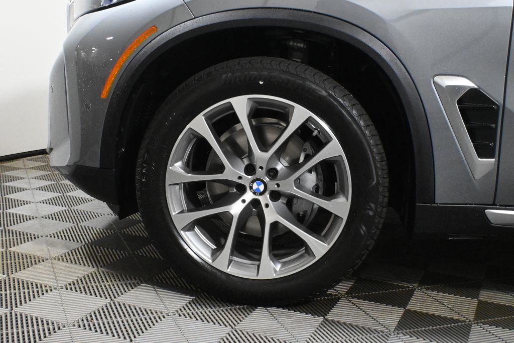 Thumbnail: 2026 BMW X5 - 12