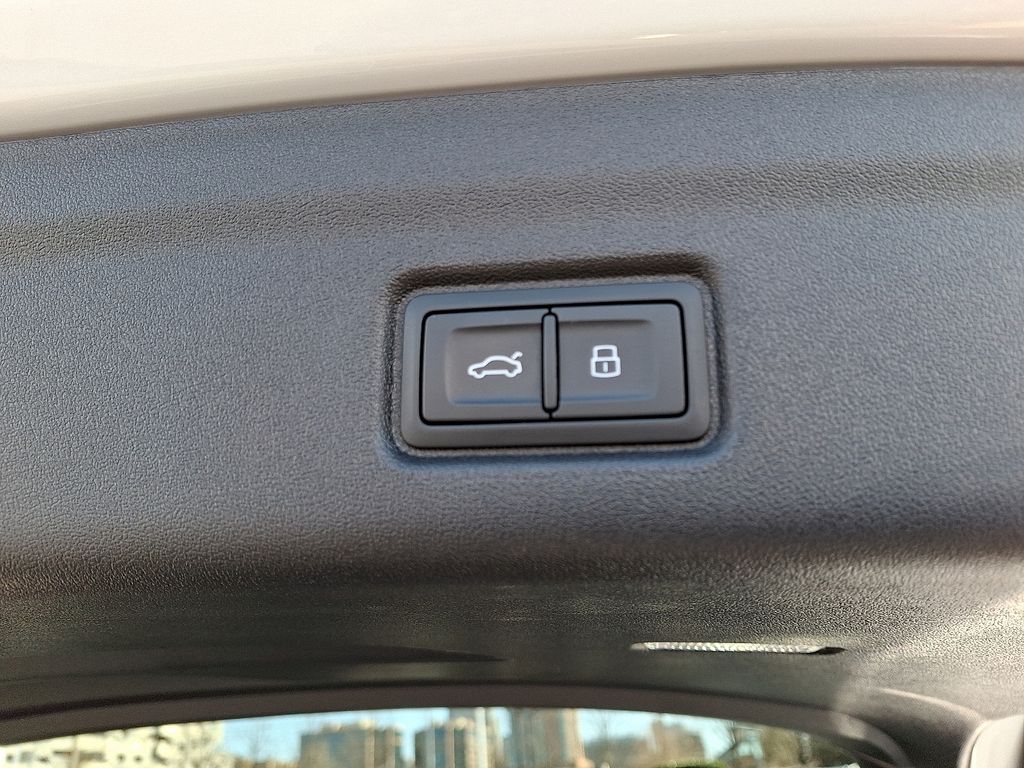 Thumbnail: 2025 Audi Q6 e-tron - 29