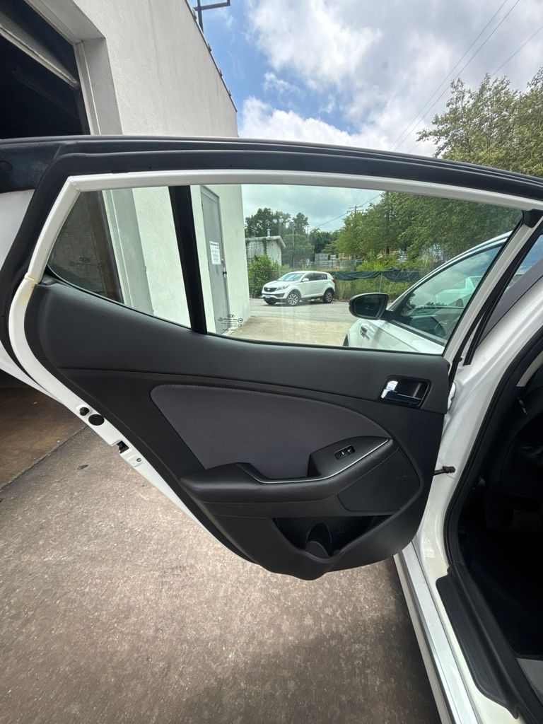 Used 2013 White Kia LX image 16