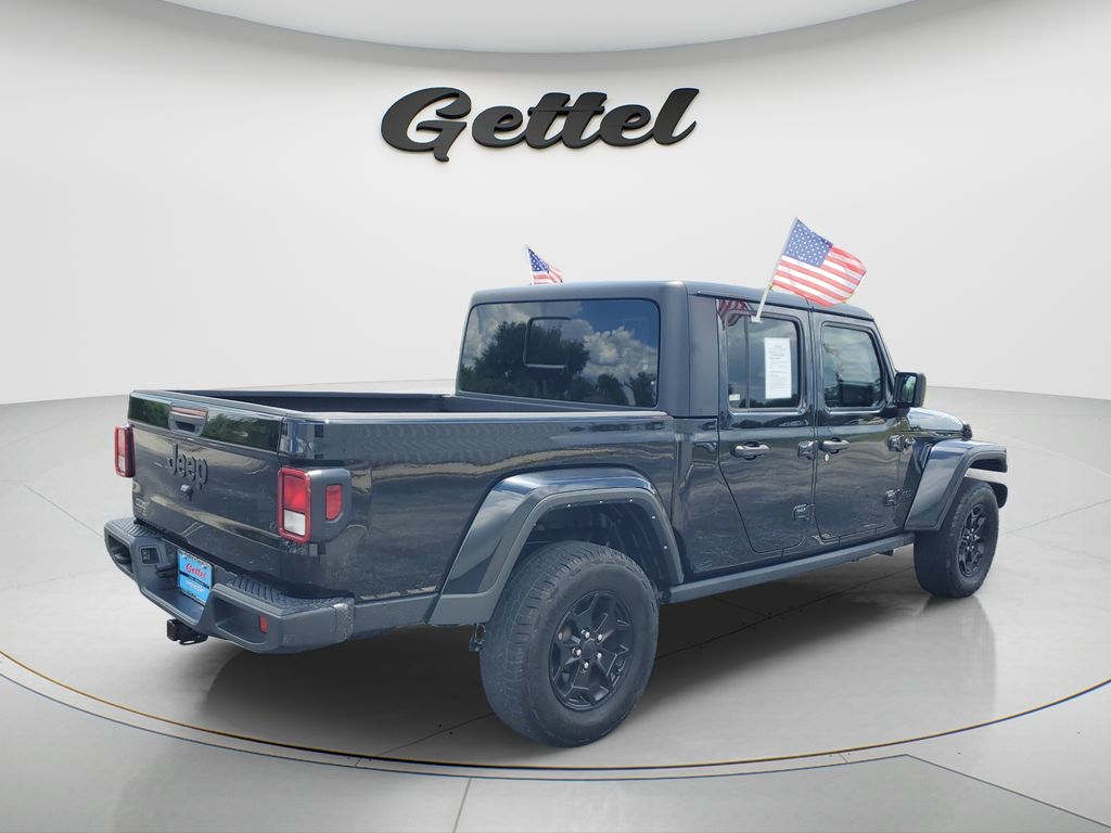 View vehicle photo 4