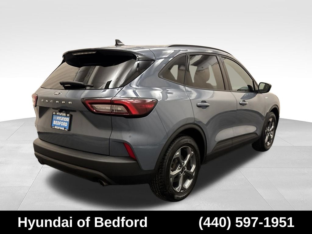 2025 Ford Escape ST-Line - Image 5