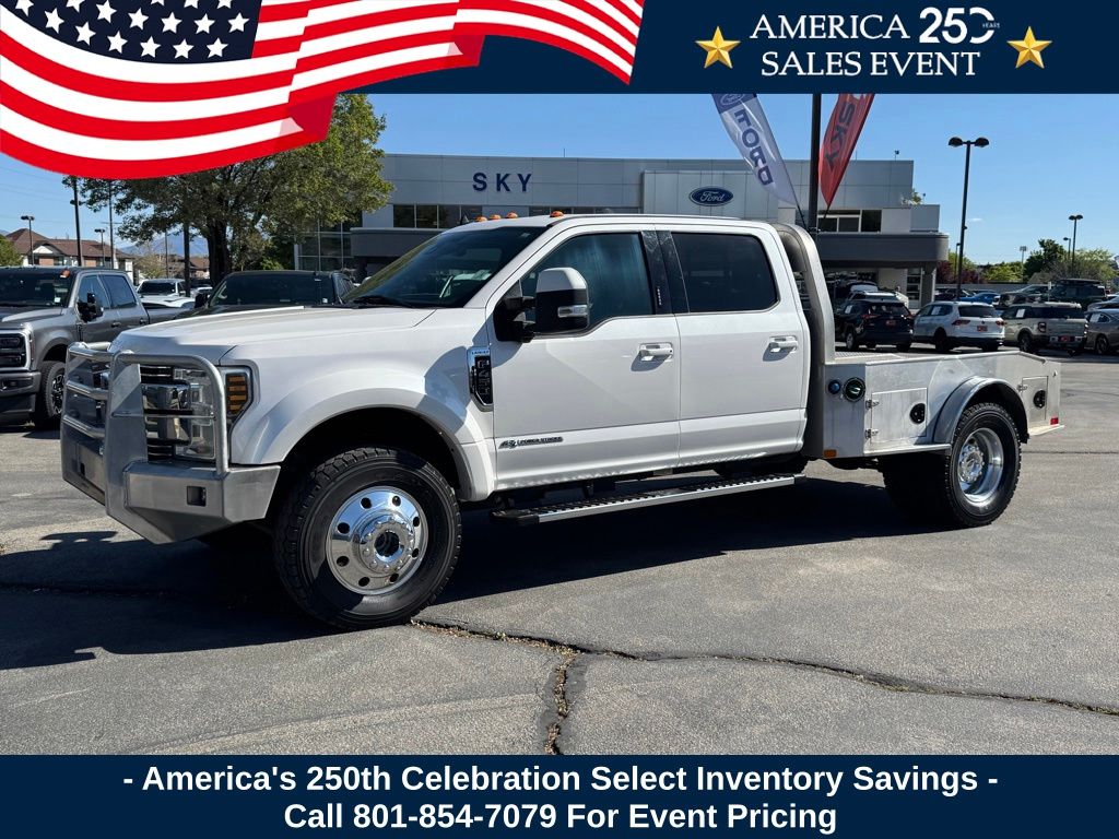 White Platinum Clearcoat Metallic 2019 Ford F-450 Super Duty Pickup Truck Four-Wheel Drive 6-Speed Automatic