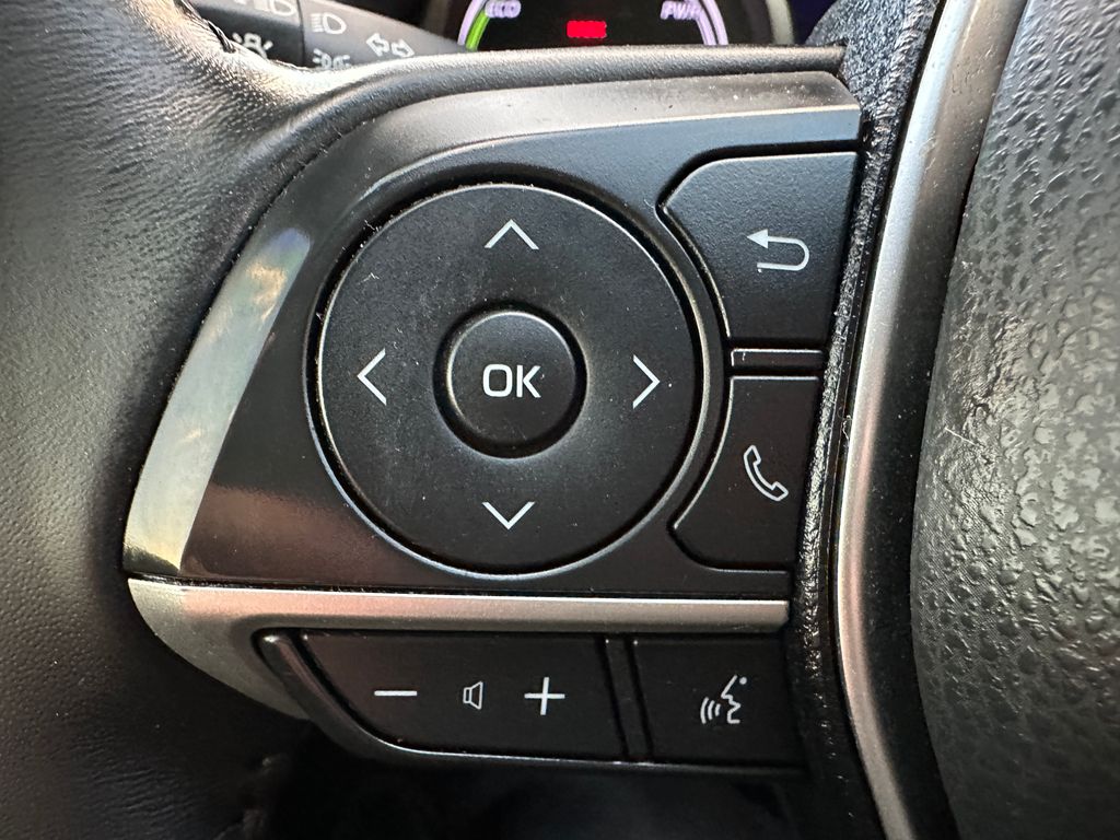 2022 Toyota Camry Hybrid XLE