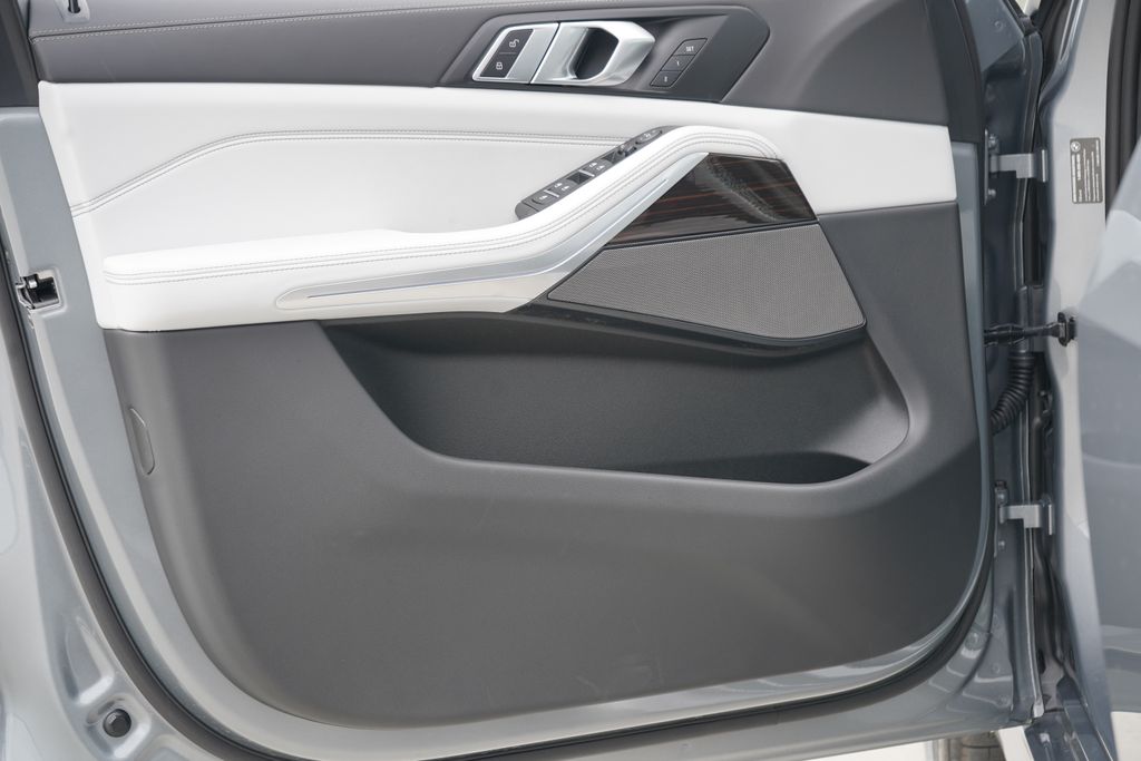 Thumbnail: 2026 BMW X5 - 9