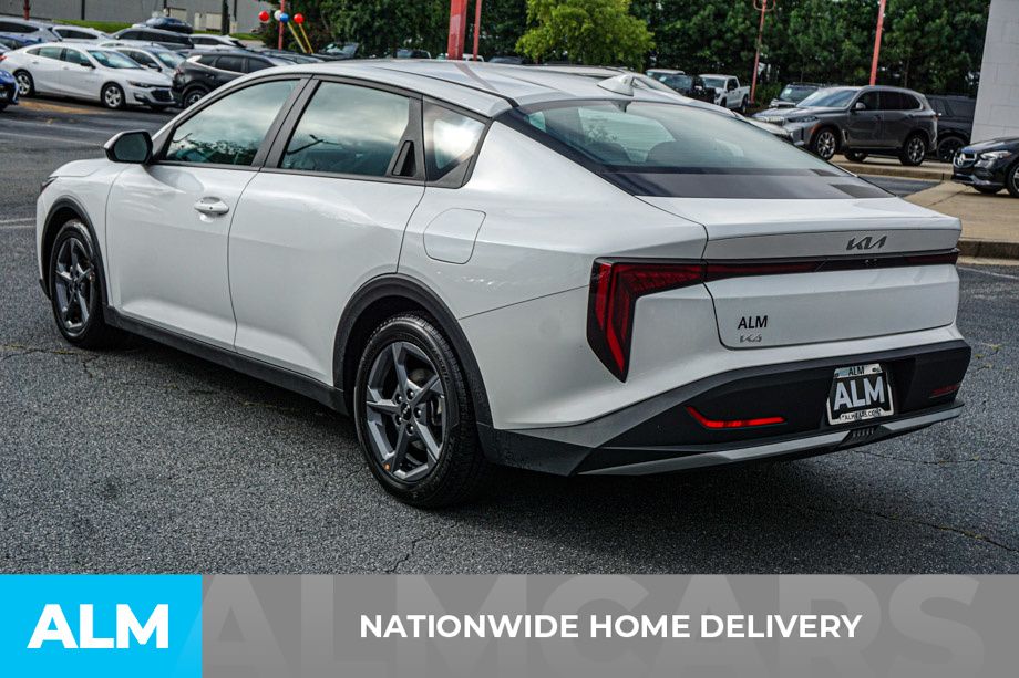 Used 2025 White Kia LXS image 4