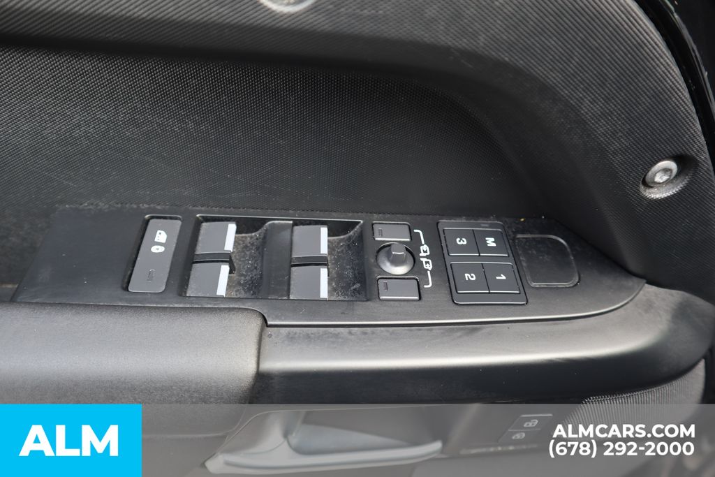 Used 2025 Black Land Rover S image 13