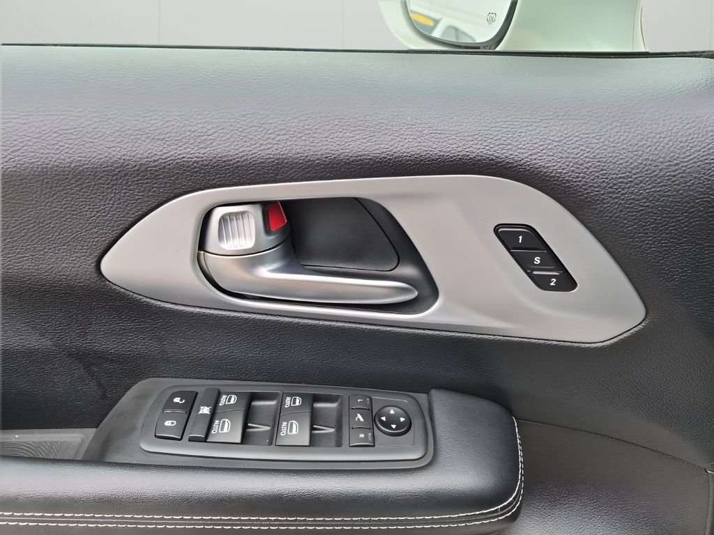 Used Car 2020 Chrysler Pacifica Hybrid  Limited For Sale Under $30,000 In Austin, Texas