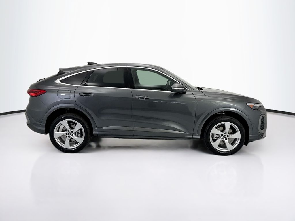 Thumbnail: 2026 Audi Q5 - 4