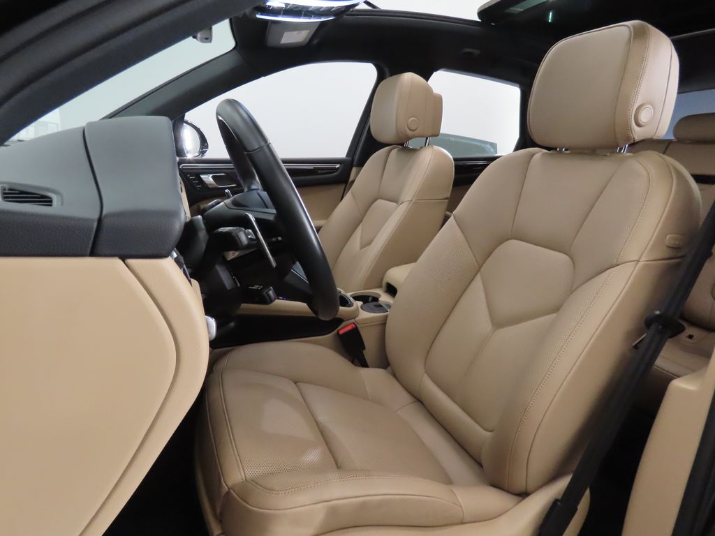Thumbnail: 2024 Porsche Macan - 5