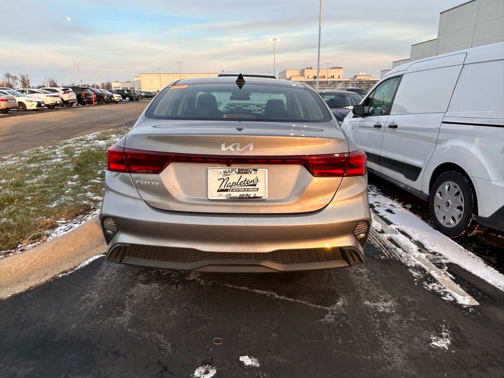 2023 Kia Forte LXS 4