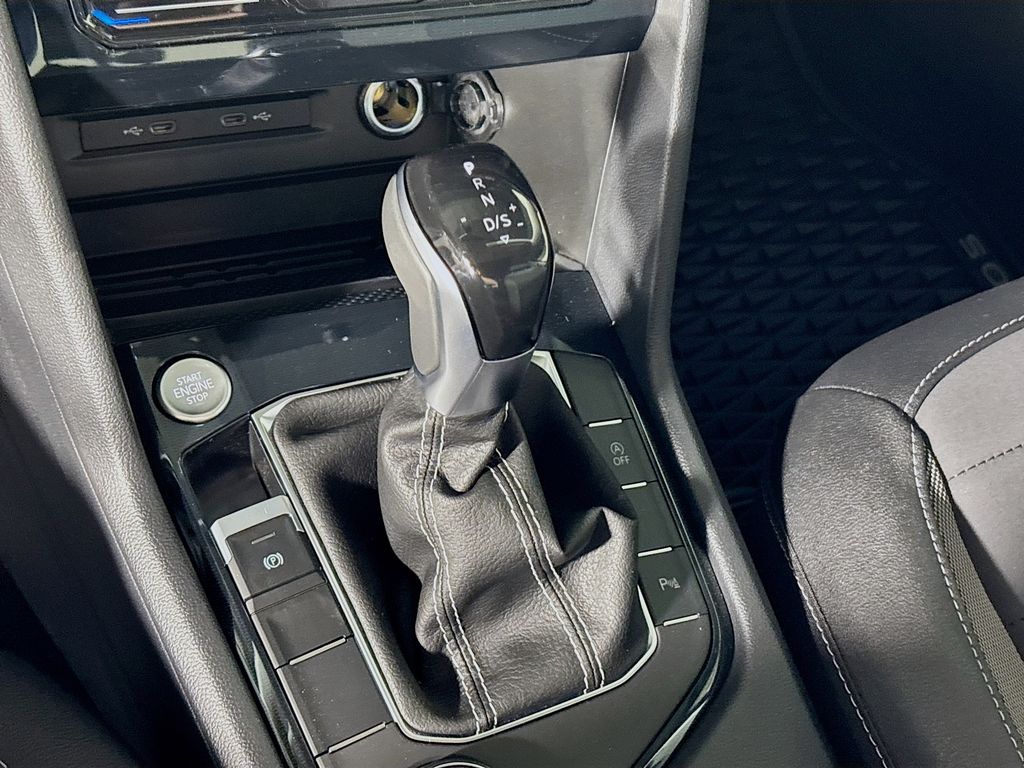 2025 Volkswagen Taos 1.5T SE Black