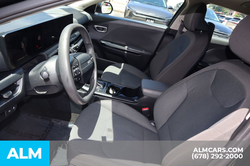 Used 2025 Black Kia LXS image 11