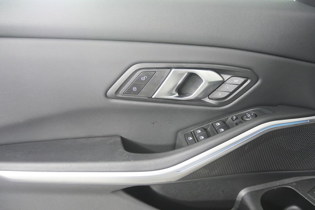 Thumbnail: 2025 BMW 3 Series - 9