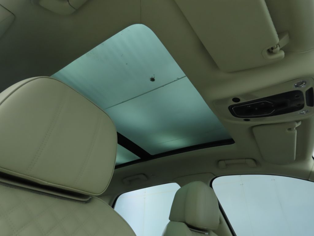 Thumbnail: 2022 Bentley Bentayga - 19