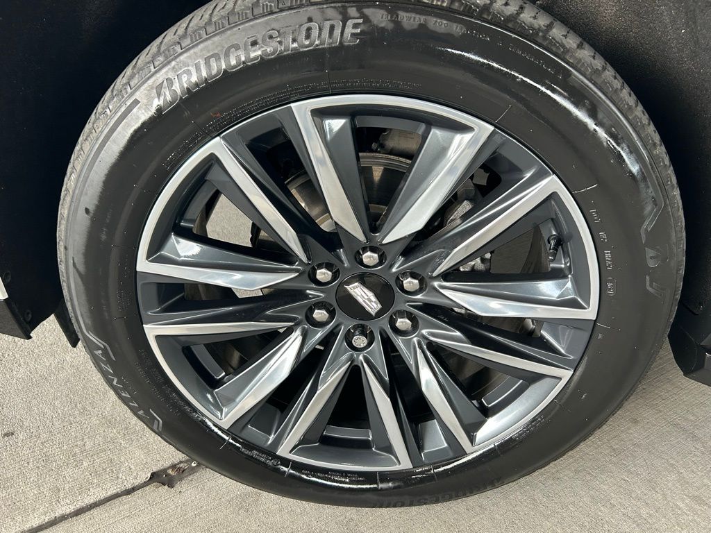 Used 2022 Crystal White Tricoat Cadillac Sport image 9