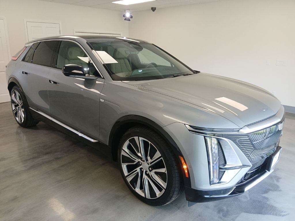 Argent Silver Metallic 2024 Cadillac LYRIQ Luxury 3 AWD SUV / Crossover All-Wheel Drive 1-Speed Automatic