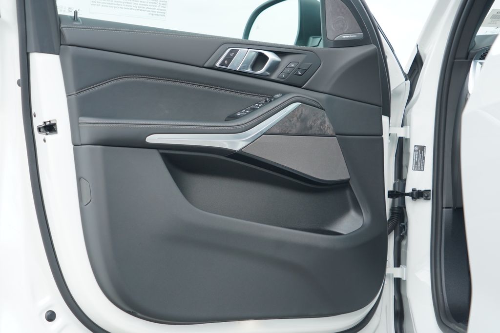 Thumbnail: 2026 BMW X5 - 8