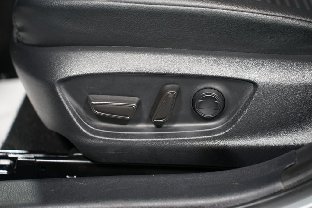2023 Toyota Camry SE 31