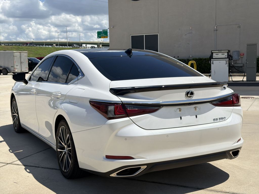 Thumbnail: 2023 Lexus ES - 10