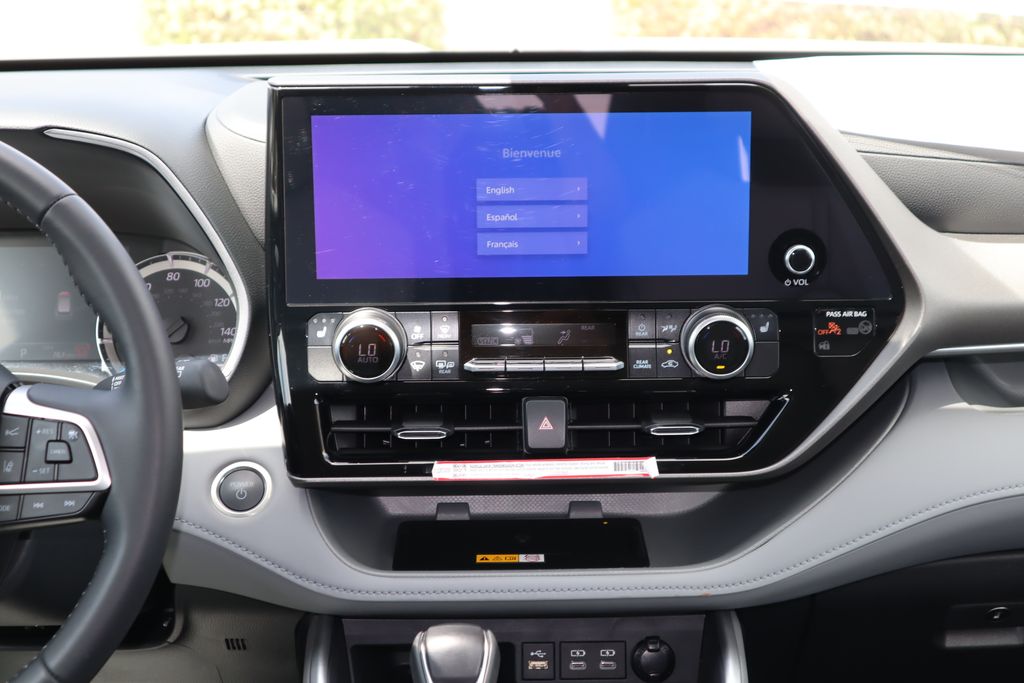 2025 Toyota Highlander XLE 14