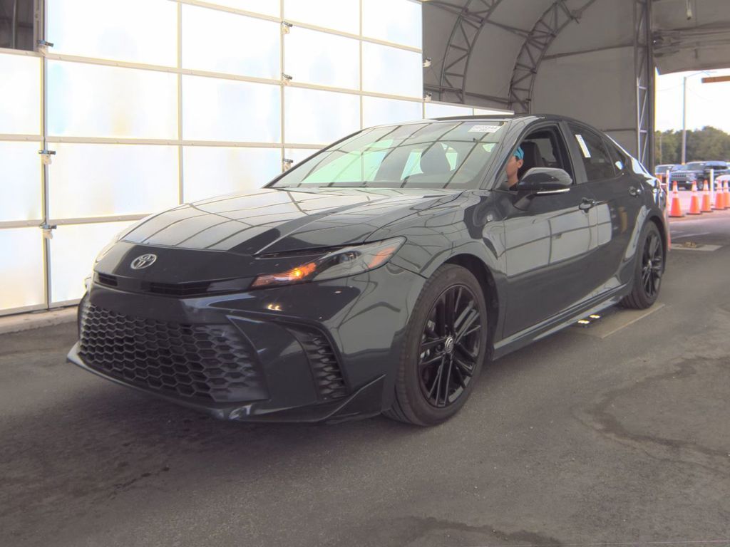 2025 Toyota Camry SE Hybrid's photo