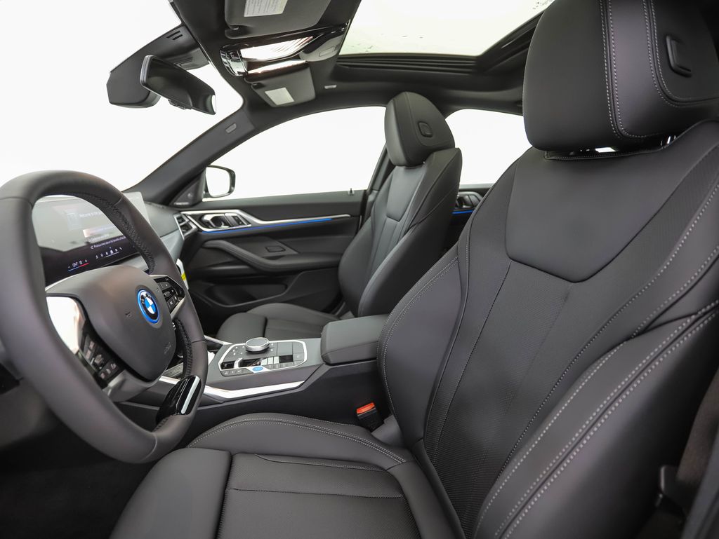 Thumbnail: 2026 BMW i4 - 11
