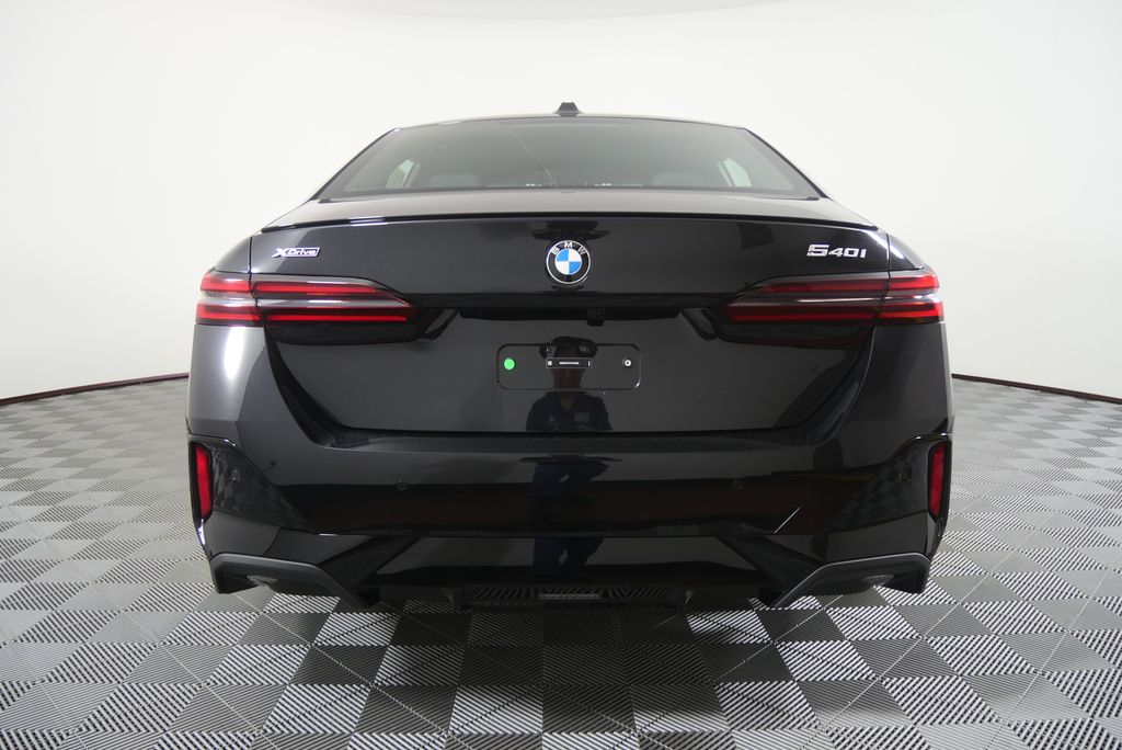 Thumbnail: 2027 BMW 5 Series - 4