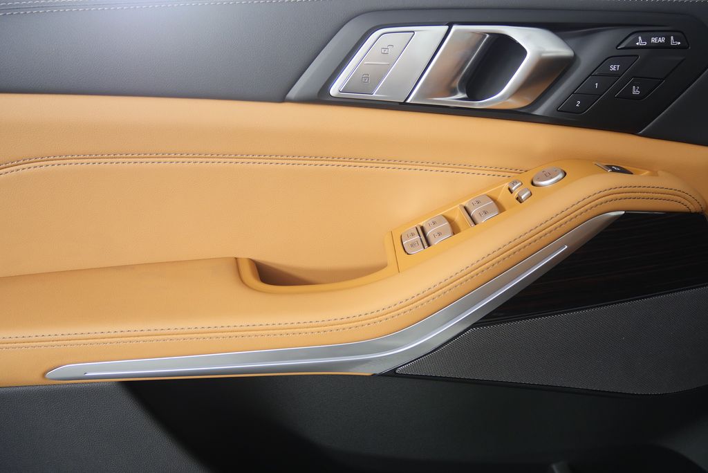 Thumbnail: 2026 BMW X7 - 8