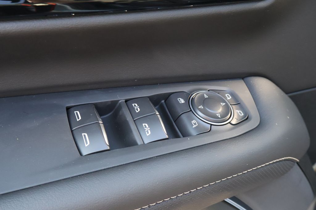 Thumbnail: 2025 Chevrolet Suburban - 19