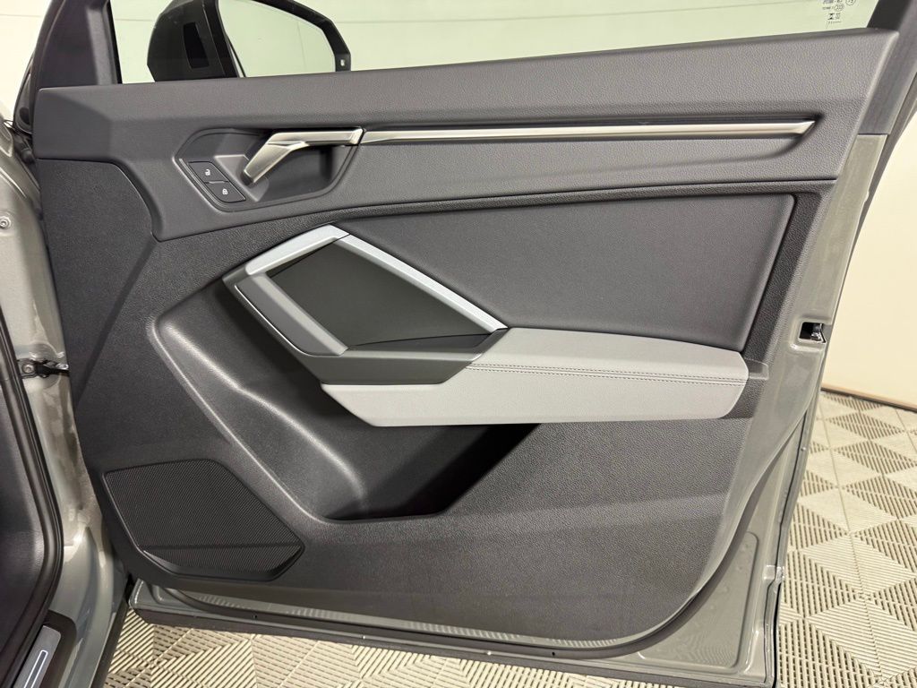 Thumbnail: 2025 Audi Q3 - 12