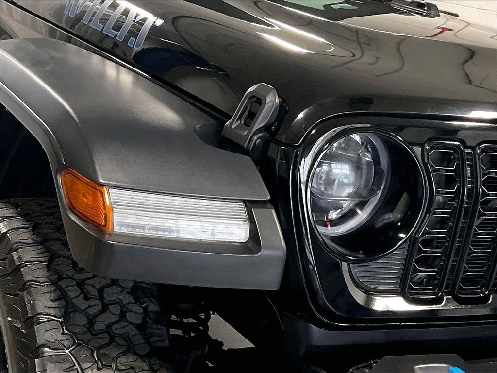 2024 Jeep Wrangler — photo 32