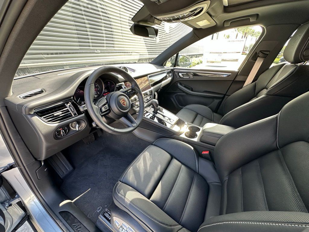 Thumbnail: 2025 Porsche Macan - 4