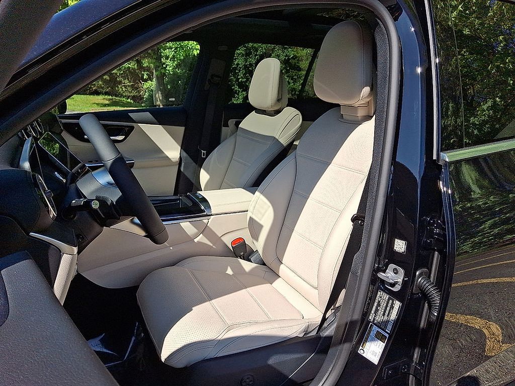 Thumbnail: 2025 Mercedes-Benz GLC - 10