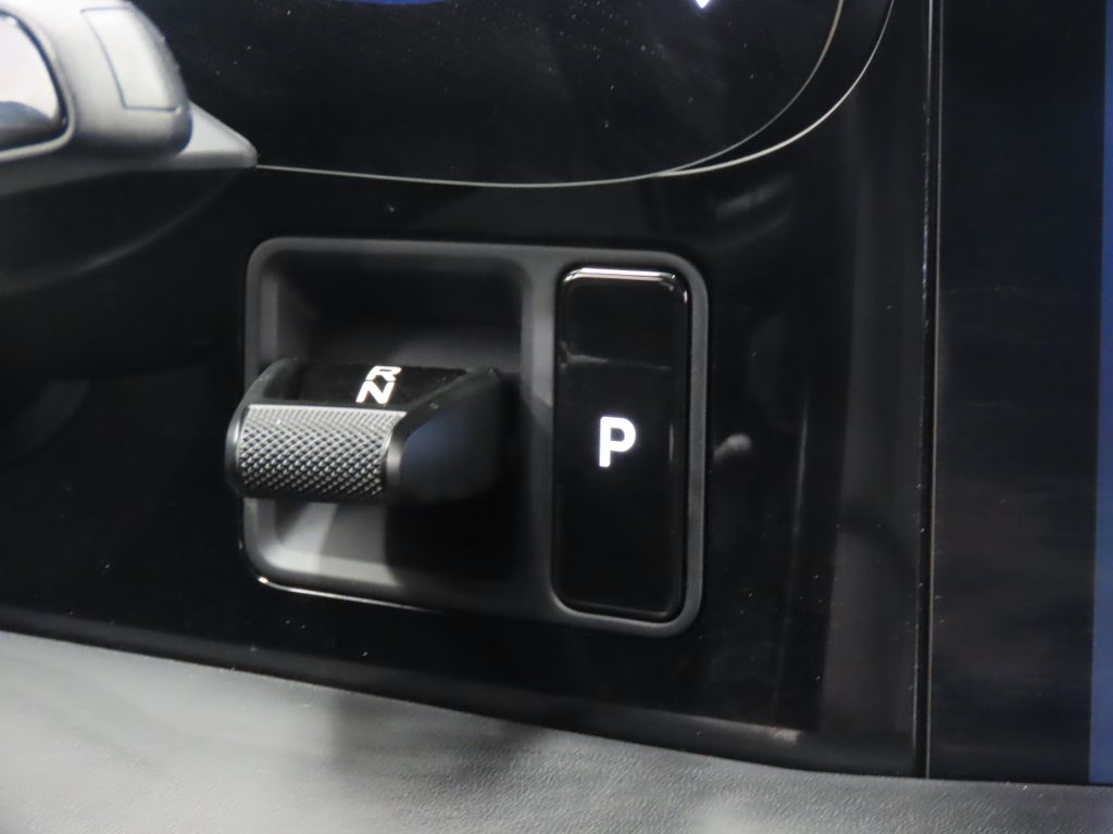 Thumbnail: 2025 Porsche Taycan - 24