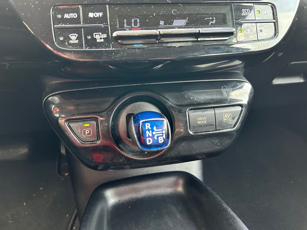 Thumbnail: 2016 Toyota Prius - 25