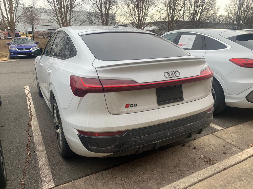 Thumbnail: 2024 Audi Q8 e-tron - 6