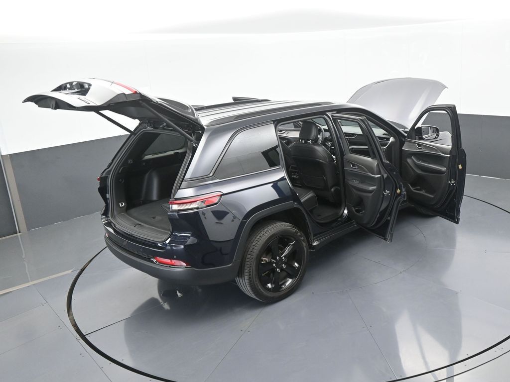 Used 2024 Midnight Sky Jeep Limited image 71