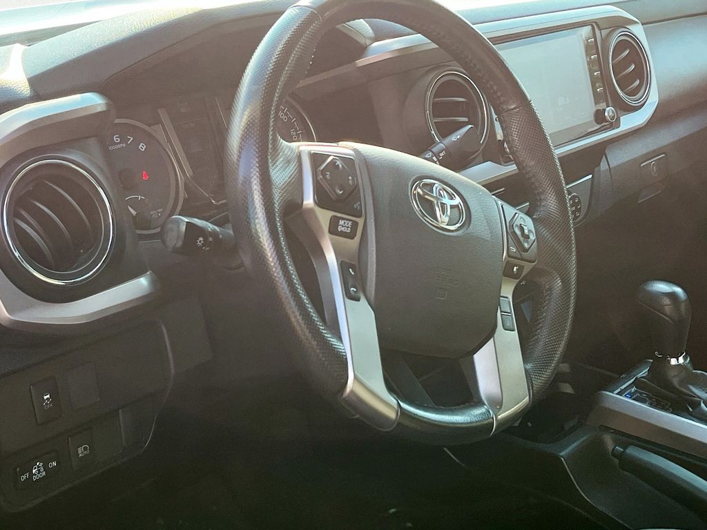 Used 2020 White Toyota SR5 image 9